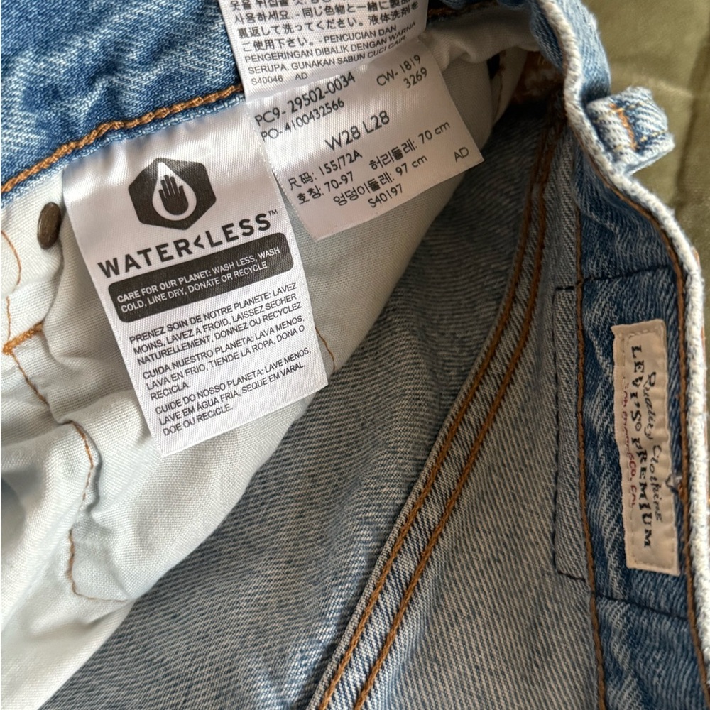 Levi’s 501 Distressed Denim Jeans - Picture 3 of 3